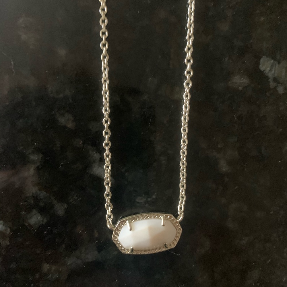 Kendra Scott necklace